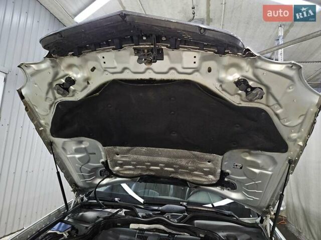 Серый Мерседес Е-Класс, объемом двигателя 2.99 л и пробегом 527 тыс. км за 16000 $, фото 51 на Automoto.ua