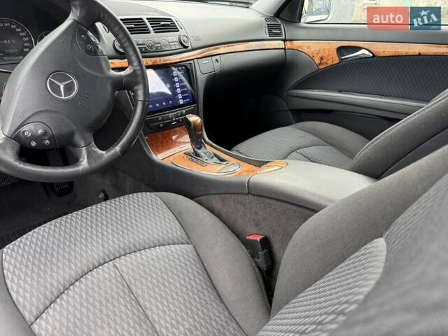 Сірий Мерседес Е-Клас, об'ємом двигуна 2.15 л та пробігом 280 тис. км за 6999 $, фото 54 на Automoto.ua