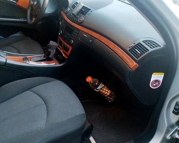 Серый Мерседес Е-Класс, объемом двигателя 2.1 л и пробегом 266 тыс. км за 5900 $, фото 6 на Automoto.ua