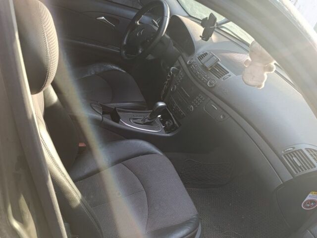 Мерседес Е-Клас 2006 у Синельниковом на Automoto.ua Сірий Мерседес Е-Клас, об'ємом двигуна 2.1 л та пробігом 400 тис. км за 3500 $, фото 5 на Automoto.ua