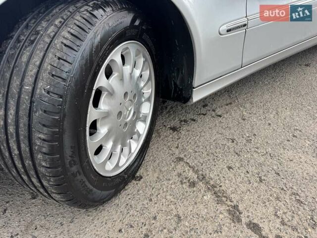 Сірий Мерседес Е-Клас, об'ємом двигуна 2.15 л та пробігом 280 тис. км за 6999 $, фото 92 на Automoto.ua