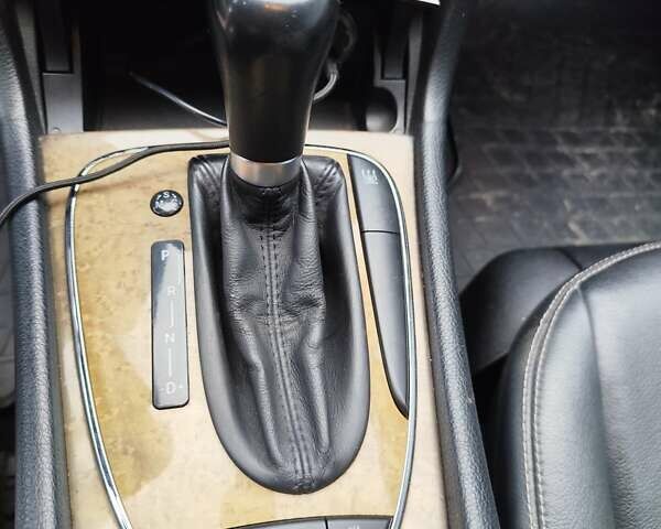 Серый Мерседес Е-Класс, объемом двигателя 3 л и пробегом 250 тыс. км за 10000 $, фото 6 на Automoto.ua