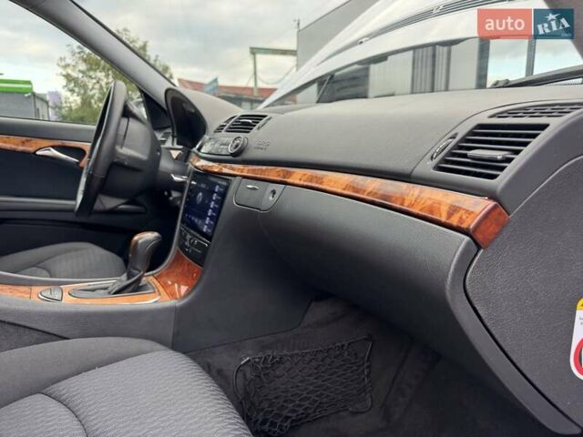 Сірий Мерседес Е-Клас, об'ємом двигуна 2.15 л та пробігом 280 тис. км за 6999 $, фото 25 на Automoto.ua