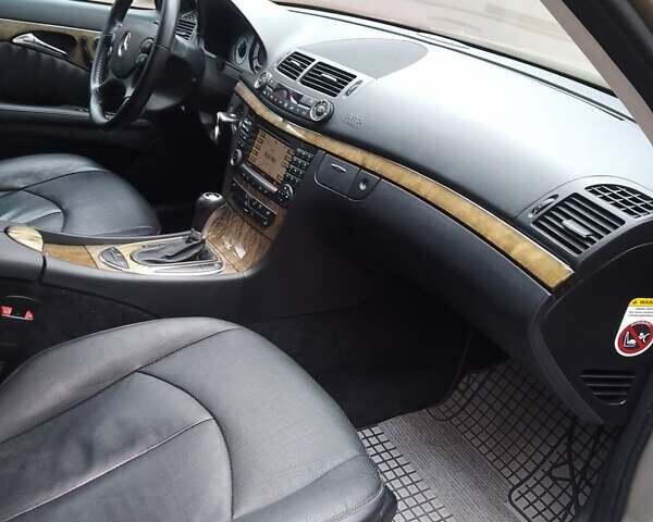 Сірий Мерседес Е-Клас, об'ємом двигуна 2.99 л та пробігом 290 тис. км за 10900 $, фото 5 на Automoto.ua