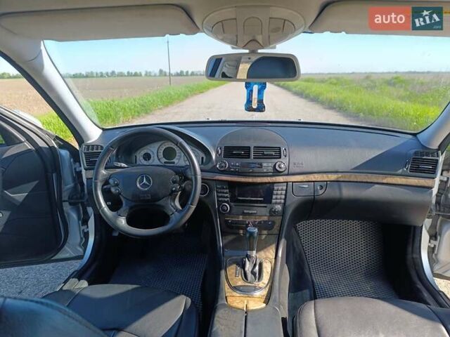 Серый Мерседес Е-Класс, объемом двигателя 3 л и пробегом 490 тыс. км за 6950 $, фото 2 на Automoto.ua