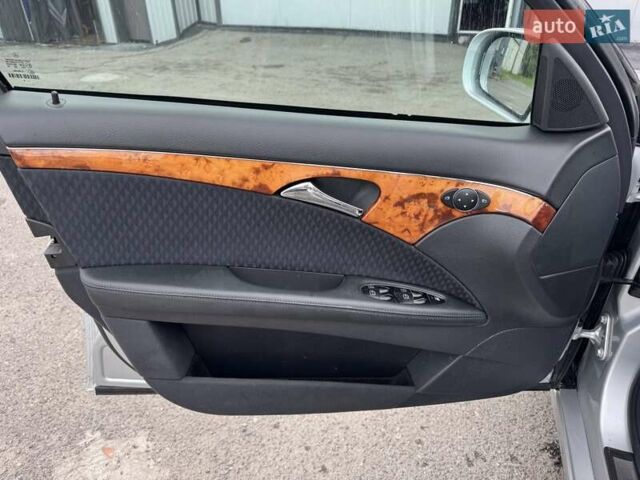 Сірий Мерседес Е-Клас, об'ємом двигуна 2.15 л та пробігом 280 тис. км за 6999 $, фото 66 на Automoto.ua