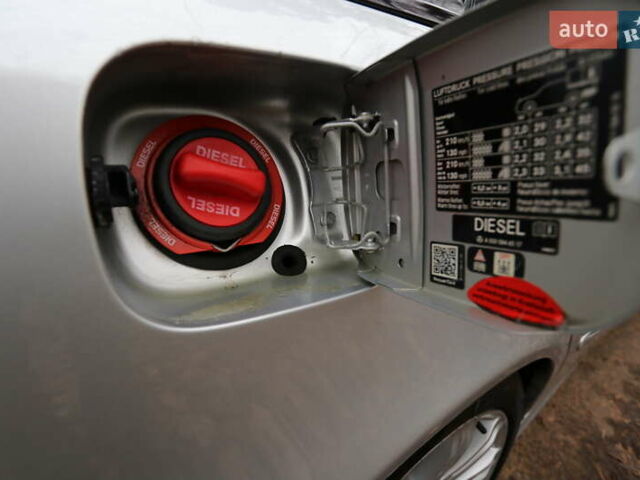 Серый Мерседес Е-Класс, объемом двигателя 2.99 л и пробегом 527 тыс. км за 16000 $, фото 29 на Automoto.ua