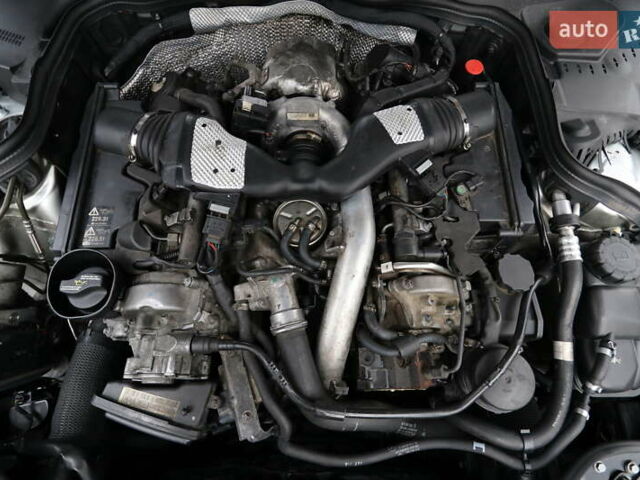 Серый Мерседес Е-Класс, объемом двигателя 2.99 л и пробегом 527 тыс. км за 16000 $, фото 47 на Automoto.ua