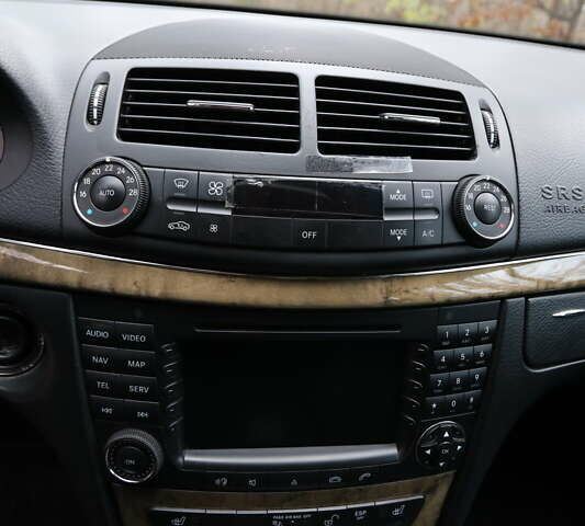 Серый Мерседес Е-Класс, объемом двигателя 2.99 л и пробегом 527 тыс. км за 16000 $, фото 11 на Automoto.ua