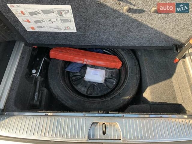 Серый Мерседес Е-Класс, объемом двигателя 2.99 л и пробегом 322 тыс. км за 9500 $, фото 12 на Automoto.ua