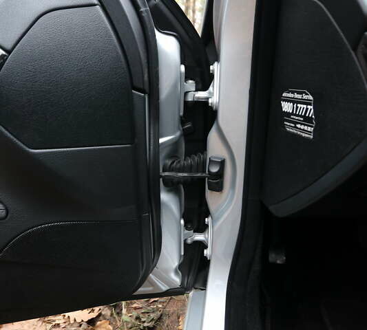 Серый Мерседес Е-Класс, объемом двигателя 2.99 л и пробегом 527 тыс. км за 16000 $, фото 7 на Automoto.ua