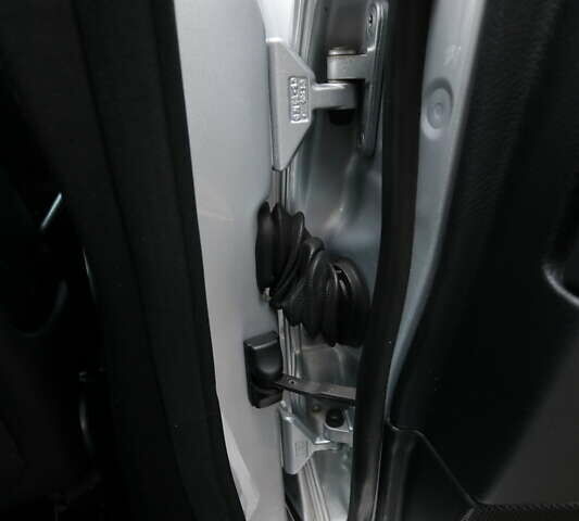 Серый Мерседес Е-Класс, объемом двигателя 2.99 л и пробегом 527 тыс. км за 16000 $, фото 31 на Automoto.ua