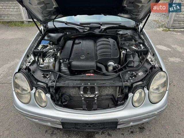 Сірий Мерседес Е-Клас, об'ємом двигуна 2.15 л та пробігом 280 тис. км за 6999 $, фото 32 на Automoto.ua