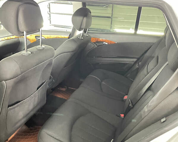 Серый Мерседес Е-Класс, объемом двигателя 2.2 л и пробегом 350 тыс. км за 7000 $, фото 7 на Automoto.ua