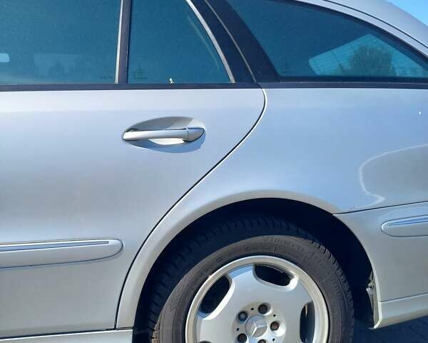 Сірий Мерседес Е-Клас, об'ємом двигуна 2.15 л та пробігом 383 тис. км за 7800 $, фото 8 на Automoto.ua