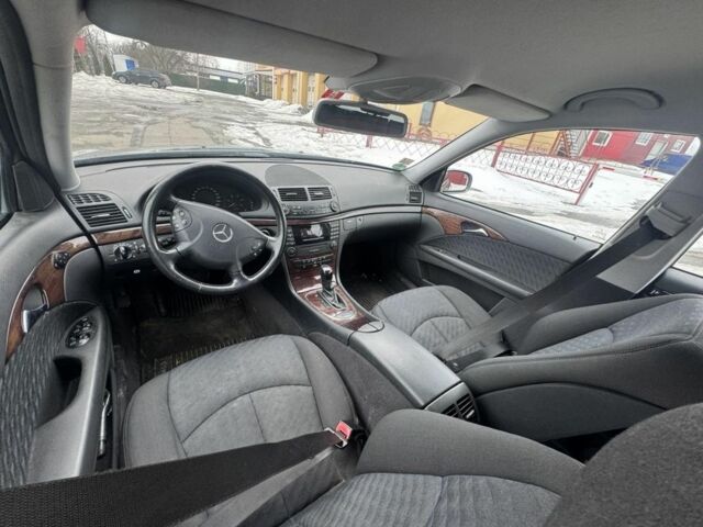 Серый Мерседес Е-Класс, объемом двигателя 2.2 л и пробегом 275 тыс. км за 3000 $, фото 7 на Automoto.ua