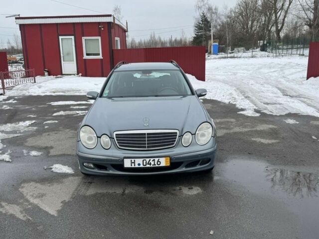 Серый Мерседес Е-Класс, объемом двигателя 2.2 л и пробегом 275 тыс. км за 3000 $, фото 2 на Automoto.ua