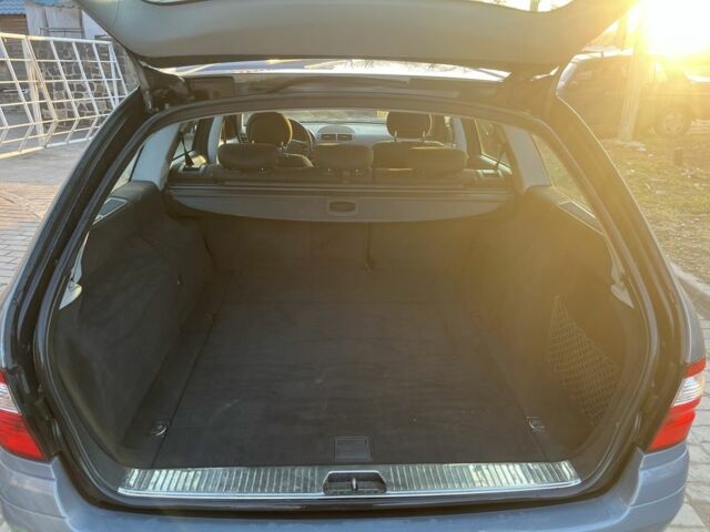 Сірий Мерседес Е-Клас, об'ємом двигуна 2.2 л та пробігом 274 тис. км за 3200 $, фото 17 на Automoto.ua