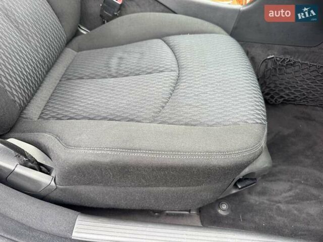 Сірий Мерседес Е-Клас, об'ємом двигуна 2.15 л та пробігом 280 тис. км за 6999 $, фото 28 на Automoto.ua