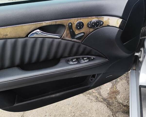 Серый Мерседес Е-Класс, объемом двигателя 3 л и пробегом 250 тыс. км за 10000 $, фото 4 на Automoto.ua