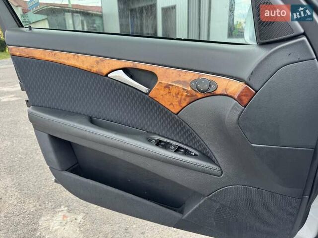 Сірий Мерседес Е-Клас, об'ємом двигуна 2.15 л та пробігом 280 тис. км за 6999 $, фото 42 на Automoto.ua