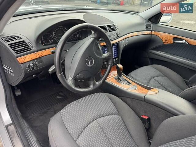 Сірий Мерседес Е-Клас, об'ємом двигуна 2.15 л та пробігом 280 тис. км за 6999 $, фото 60 на Automoto.ua