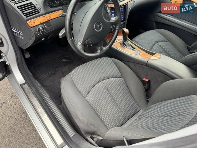 Сірий Мерседес Е-Клас, об'ємом двигуна 2.15 л та пробігом 280 тис. км за 6999 $, фото 61 на Automoto.ua