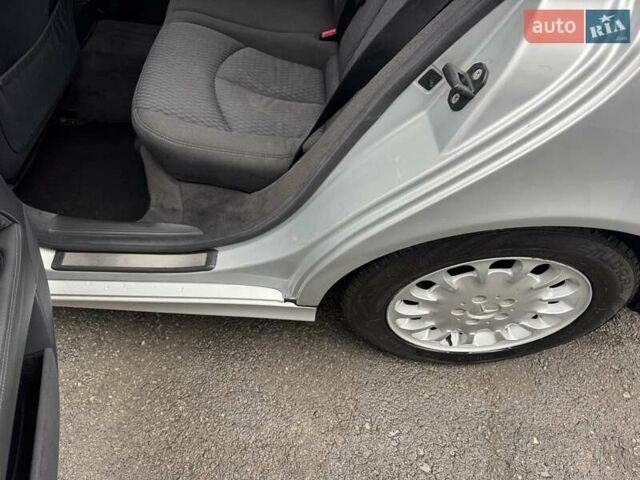 Сірий Мерседес Е-Клас, об'ємом двигуна 2.15 л та пробігом 280 тис. км за 6700 $, фото 73 на Automoto.ua