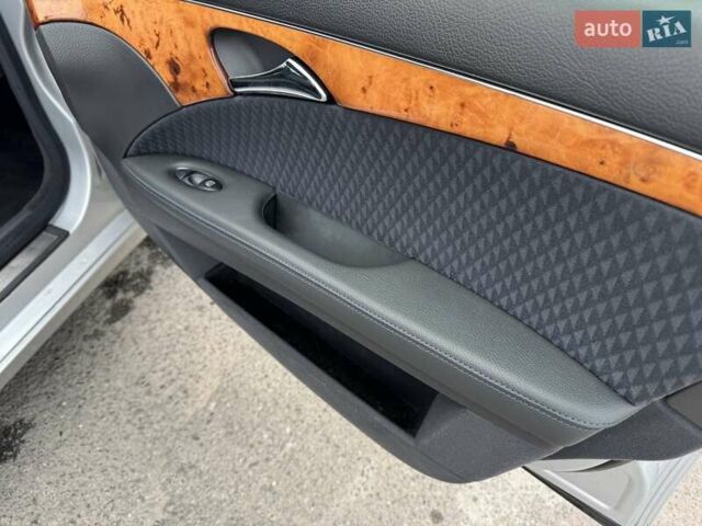 Сірий Мерседес Е-Клас, об'ємом двигуна 2.15 л та пробігом 280 тис. км за 6999 $, фото 22 на Automoto.ua