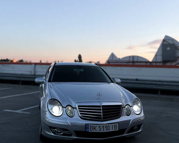 Серый Мерседес Е-Класс, объемом двигателя 1.8 л и пробегом 258 тыс. км за 7500 $, фото 1 на Automoto.ua