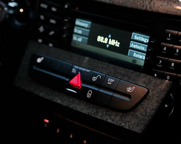 Серый Мерседес Е-Класс, объемом двигателя 1.8 л и пробегом 258 тыс. км за 7500 $, фото 24 на Automoto.ua