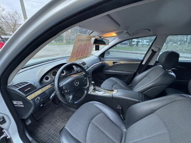 Сірий Мерседес Е-Клас, об'ємом двигуна 2.2 л та пробігом 270 тис. км за 8300 $, фото 8 на Automoto.ua