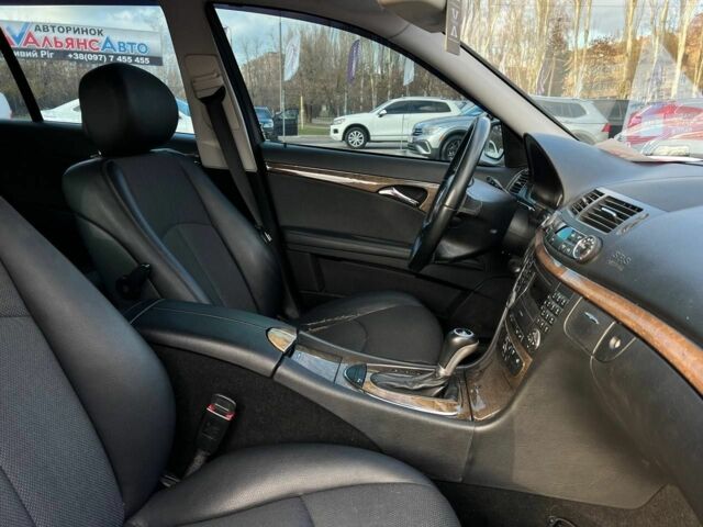 Сірий Мерседес Е-Клас, об'ємом двигуна 2.2 л та пробігом 267 тис. км за 8400 $, фото 16 на Automoto.ua