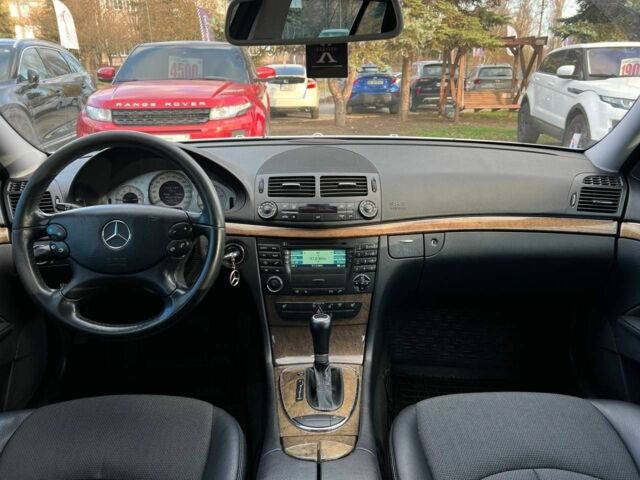 Сірий Мерседес Е-Клас, об'ємом двигуна 2.2 л та пробігом 267 тис. км за 8400 $, фото 9 на Automoto.ua