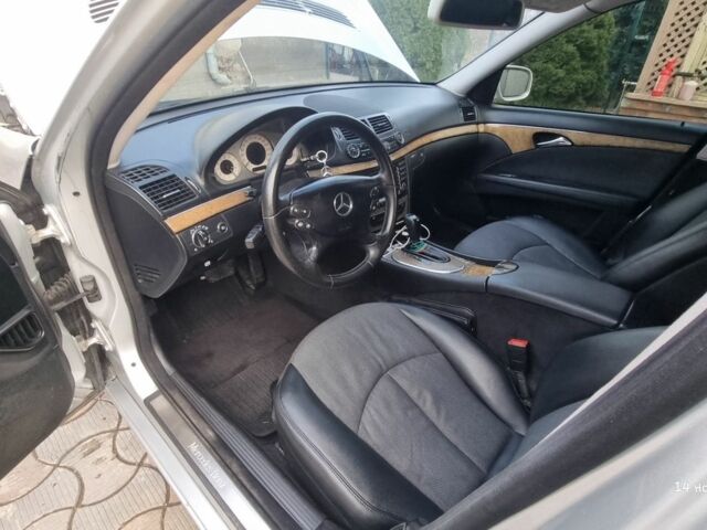 Сірий Мерседес Е-Клас, об'ємом двигуна 3 л та пробігом 280 тис. км за 9500 $, фото 5 на Automoto.ua