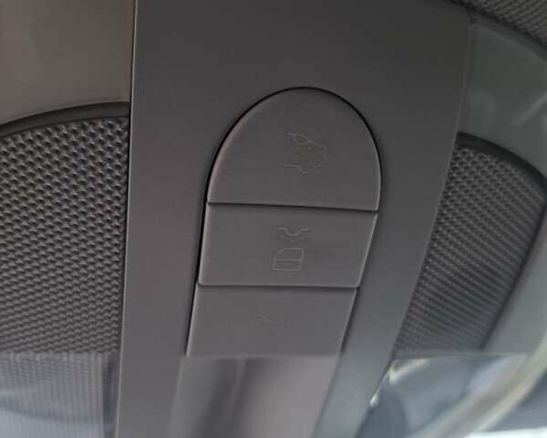 Серый Мерседес Е-Класс, объемом двигателя 3 л и пробегом 281 тыс. км за 8400 $, фото 32 на Automoto.ua