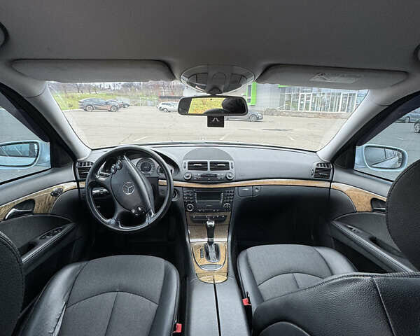 Сірий Мерседес Е-Клас, об'ємом двигуна 2.2 л та пробігом 270 тис. км за 8400 $, фото 5 на Automoto.ua