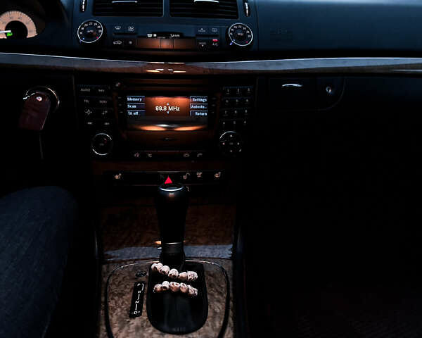 Серый Мерседес Е-Класс, объемом двигателя 1.8 л и пробегом 258 тыс. км за 7500 $, фото 25 на Automoto.ua