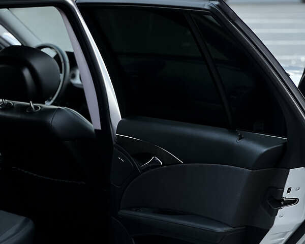 Серый Мерседес Е-Класс, объемом двигателя 1.8 л и пробегом 258 тыс. км за 7500 $, фото 32 на Automoto.ua