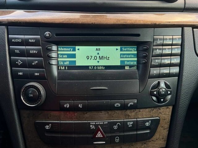 Сірий Мерседес Е-Клас, об'ємом двигуна 2.2 л та пробігом 267 тис. км за 8400 $, фото 11 на Automoto.ua