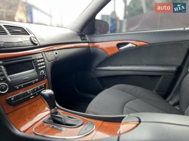 Серый Мерседес Е-Класс, объемом двигателя 2.99 л и пробегом 420 тыс. км за 6850 $, фото 32 на Automoto.ua