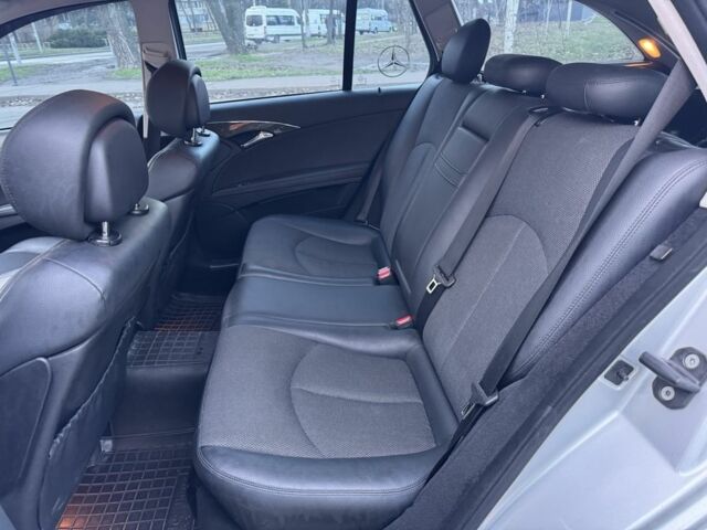 Сірий Мерседес Е-Клас, об'ємом двигуна 2.2 л та пробігом 270 тис. км за 8300 $, фото 9 на Automoto.ua