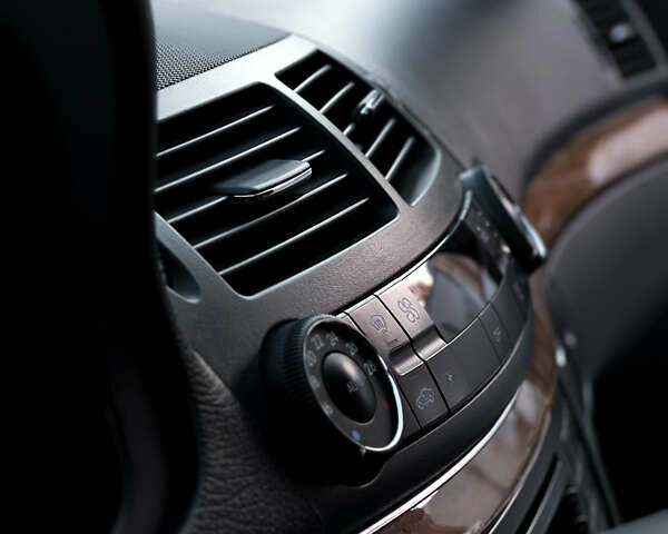 Серый Мерседес Е-Класс, объемом двигателя 1.8 л и пробегом 258 тыс. км за 7500 $, фото 17 на Automoto.ua