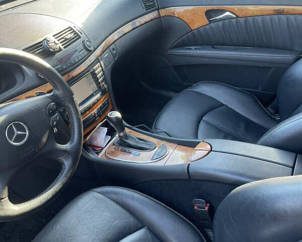 Серый Мерседес Е-Класс, объемом двигателя 2.9 л и пробегом 300 тыс. км за 6700 $, фото 15 на Automoto.ua