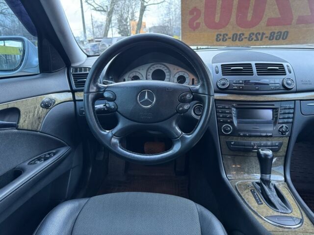 Сірий Мерседес Е-Клас, об'ємом двигуна 2.2 л та пробігом 270 тис. км за 8300 $, фото 13 на Automoto.ua