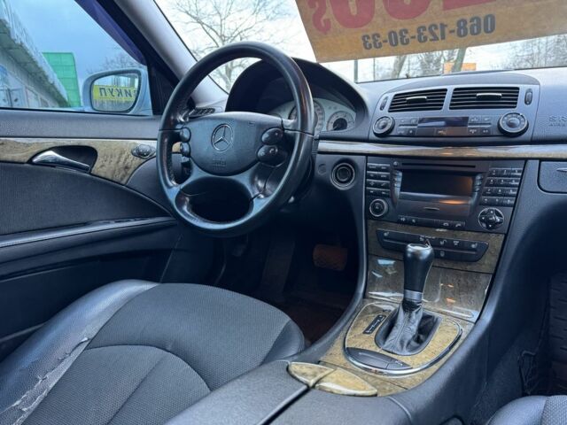 Сірий Мерседес Е-Клас, об'ємом двигуна 2.2 л та пробігом 270 тис. км за 8300 $, фото 12 на Automoto.ua