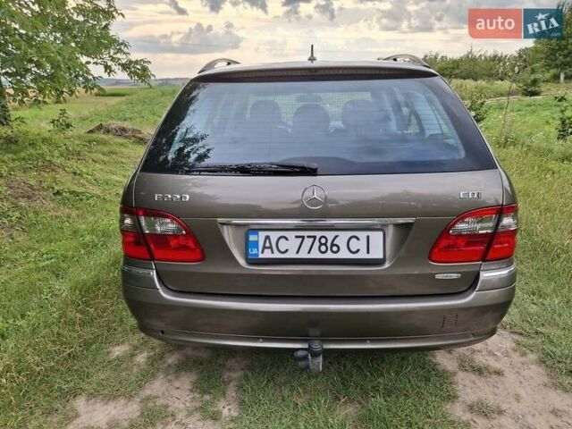 Серый Мерседес Е-Класс, объемом двигателя 2.2 л и пробегом 410 тыс. км за 9500 $, фото 1 на Automoto.ua