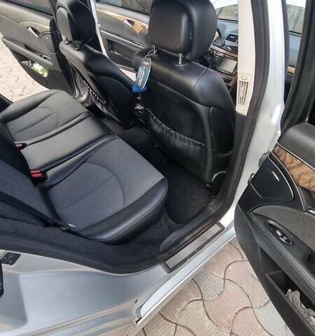 Сірий Мерседес Е-Клас, об'ємом двигуна 3 л та пробігом 280 тис. км за 9500 $, фото 7 на Automoto.ua