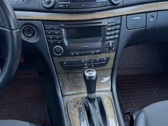 Сірий Мерседес Е-Клас, об'ємом двигуна 2.2 л та пробігом 270 тис. км за 8300 $, фото 14 на Automoto.ua