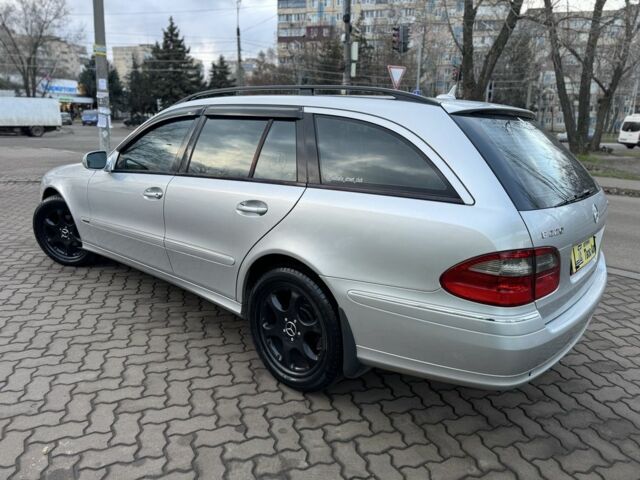 Сірий Мерседес Е-Клас, об'ємом двигуна 2.2 л та пробігом 270 тис. км за 8300 $, фото 4 на Automoto.ua